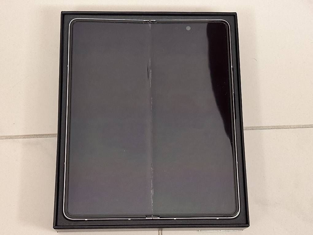 Samsung Telefoni cellulari / Smartphones: Samsung Z Fold 3 – Usato da Adligenswil venduto da seanbousfield 1