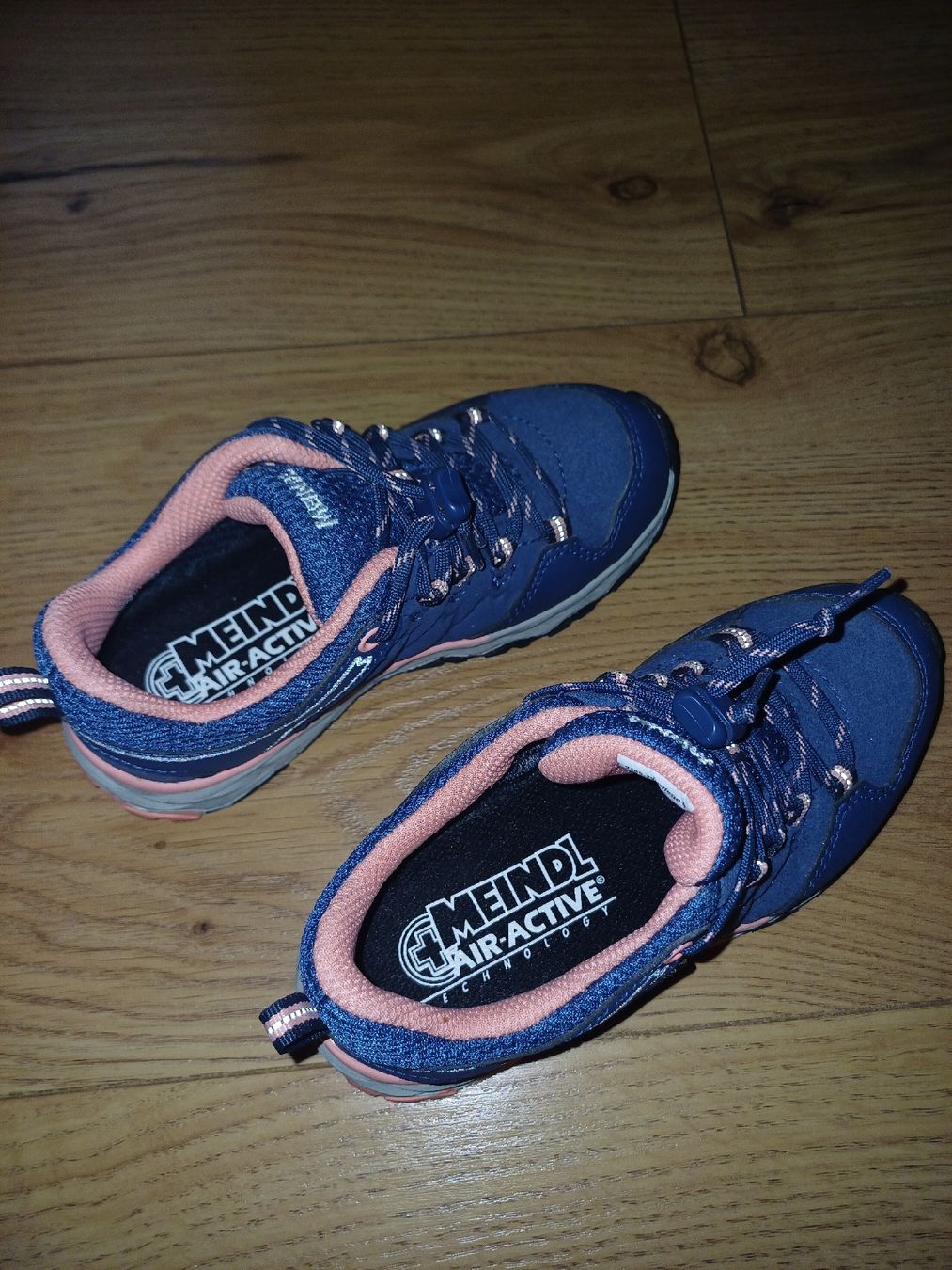 Meindl Schuhe für Jungen: Wanderschuhe Meindl Gr 29 – Gebraucht aus La Punt Chamues-ch von Aniram87