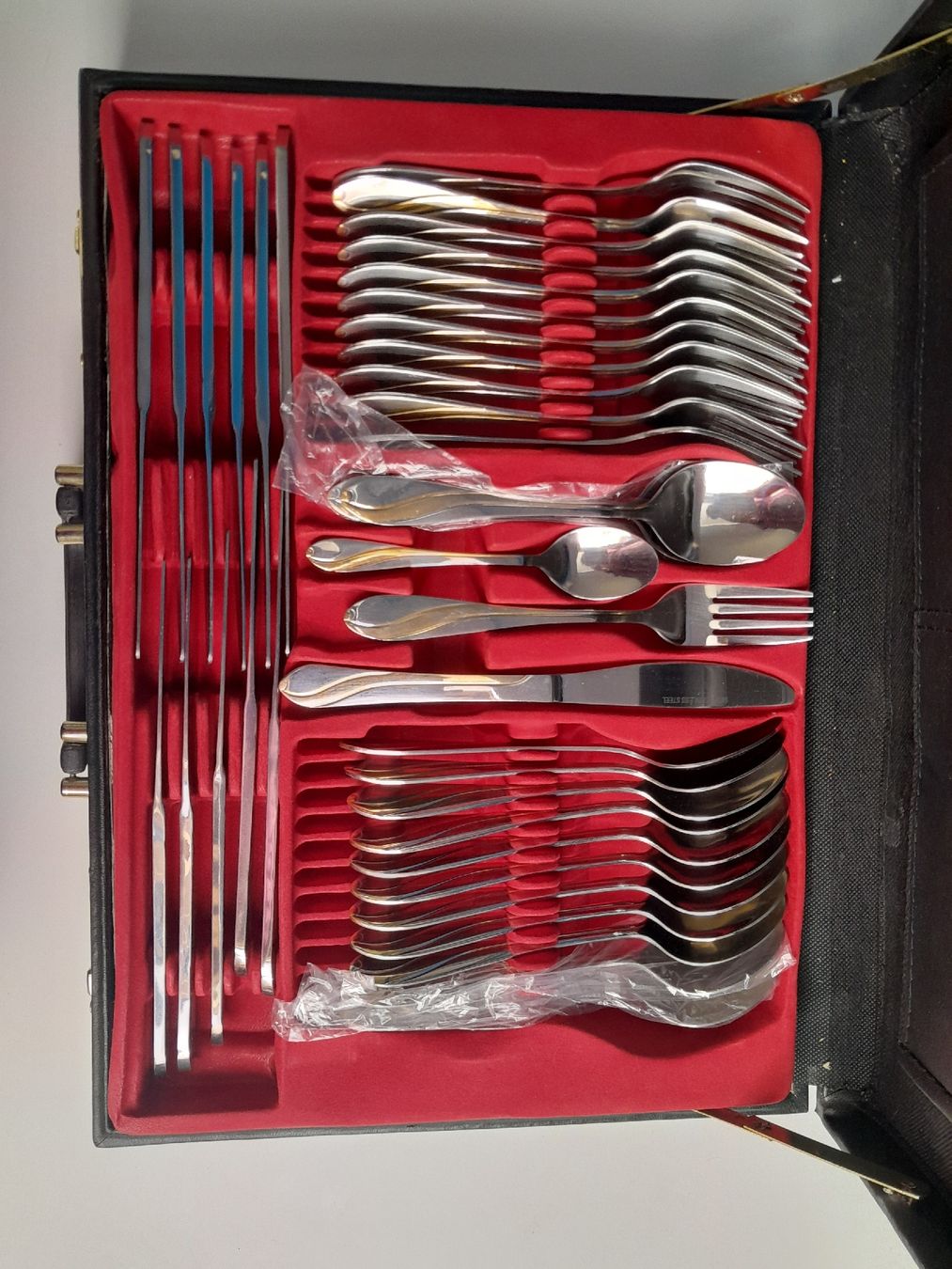Bestecksets: malle de couvert de table – Gebraucht aus Genève von ang_fd8z 1