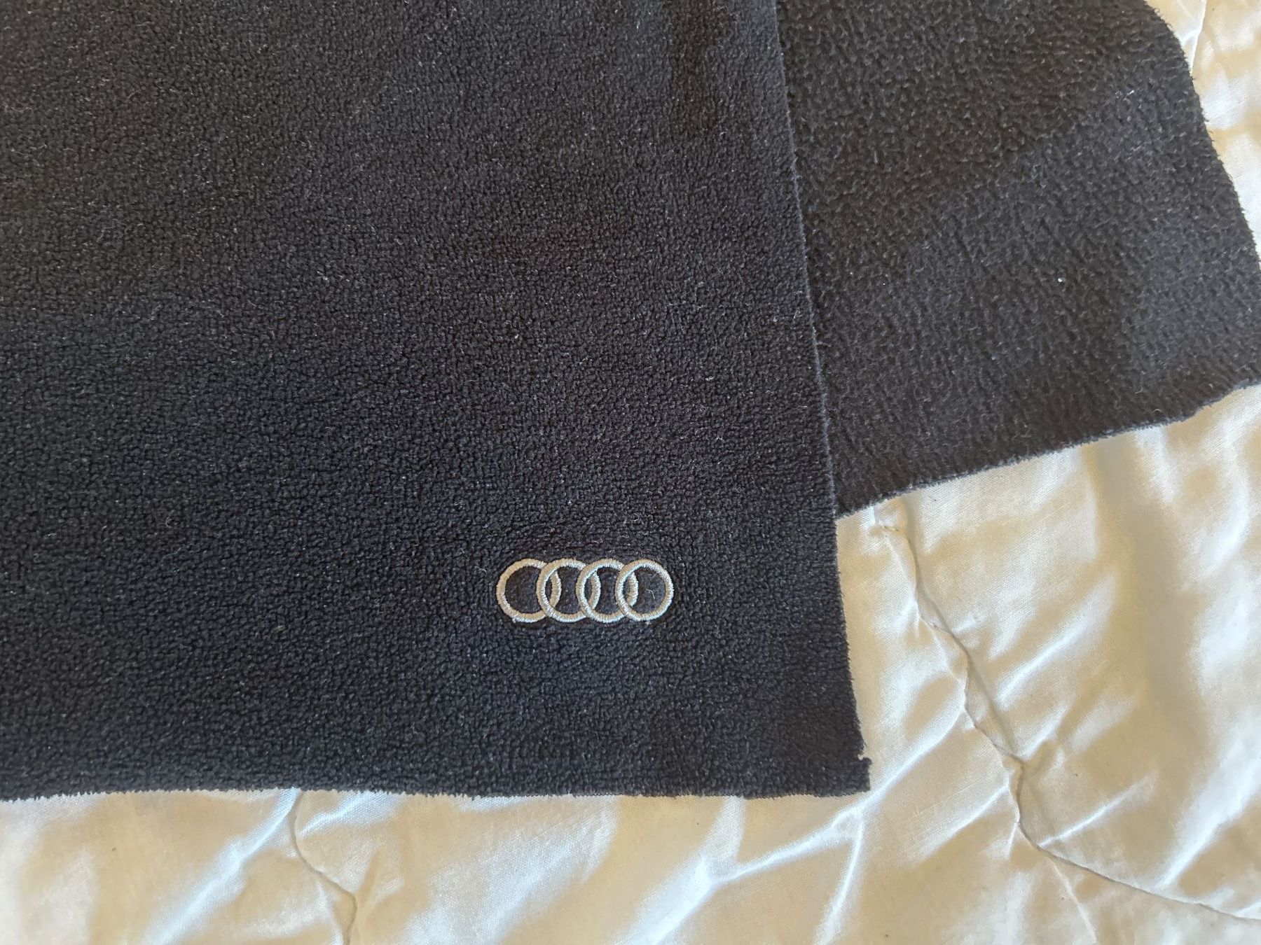 Foulards & écharpes: Audi Schal, Schwarz, Winter, Top Zustand – D'occasion à Villnachern par RicardoMary 1