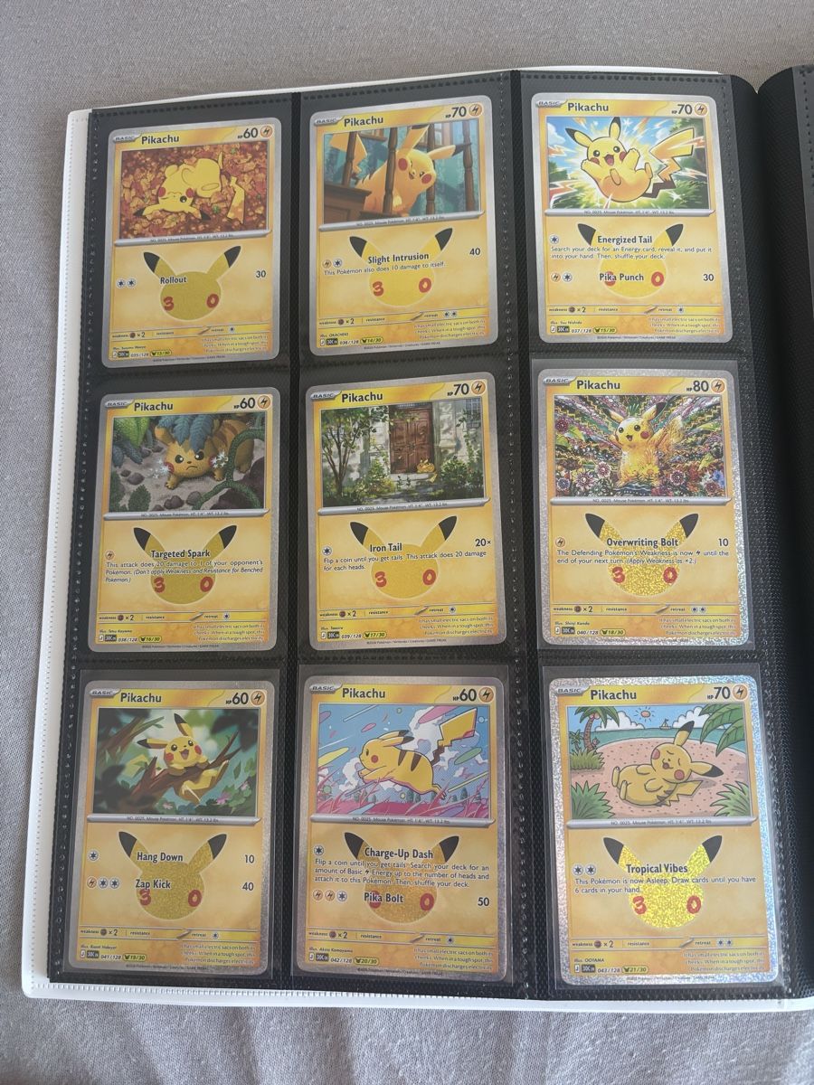 Pokémon Carte collezionabili: Master set Pikachu 30th Anniversary  – Nuovo (secondo la descrizione) da Tesserete venduto da Makaditto 2