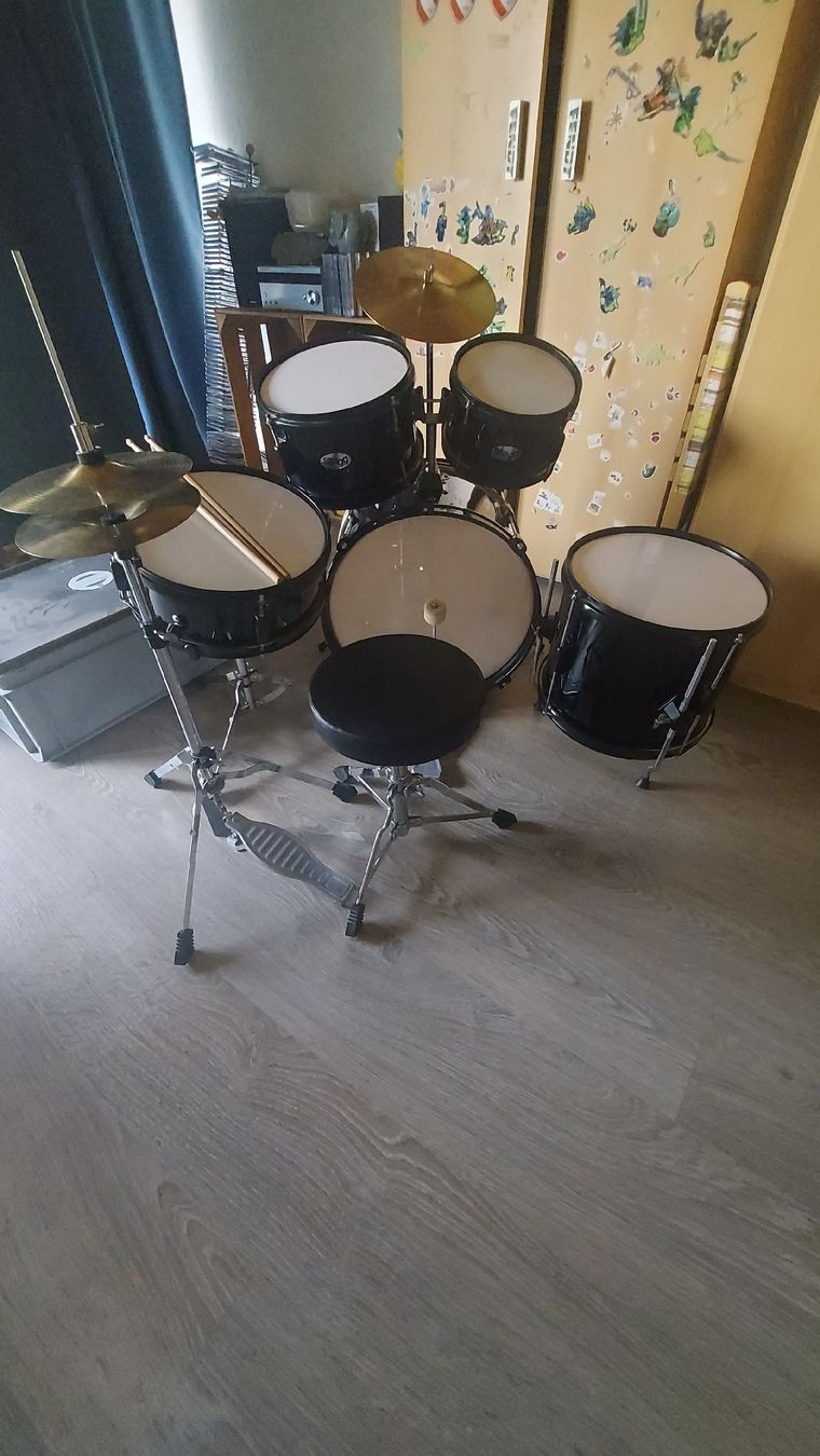 Strumenti musicali: Stagg Kinderschlagzeug – Usato da Schwarzenegg venduto da babale