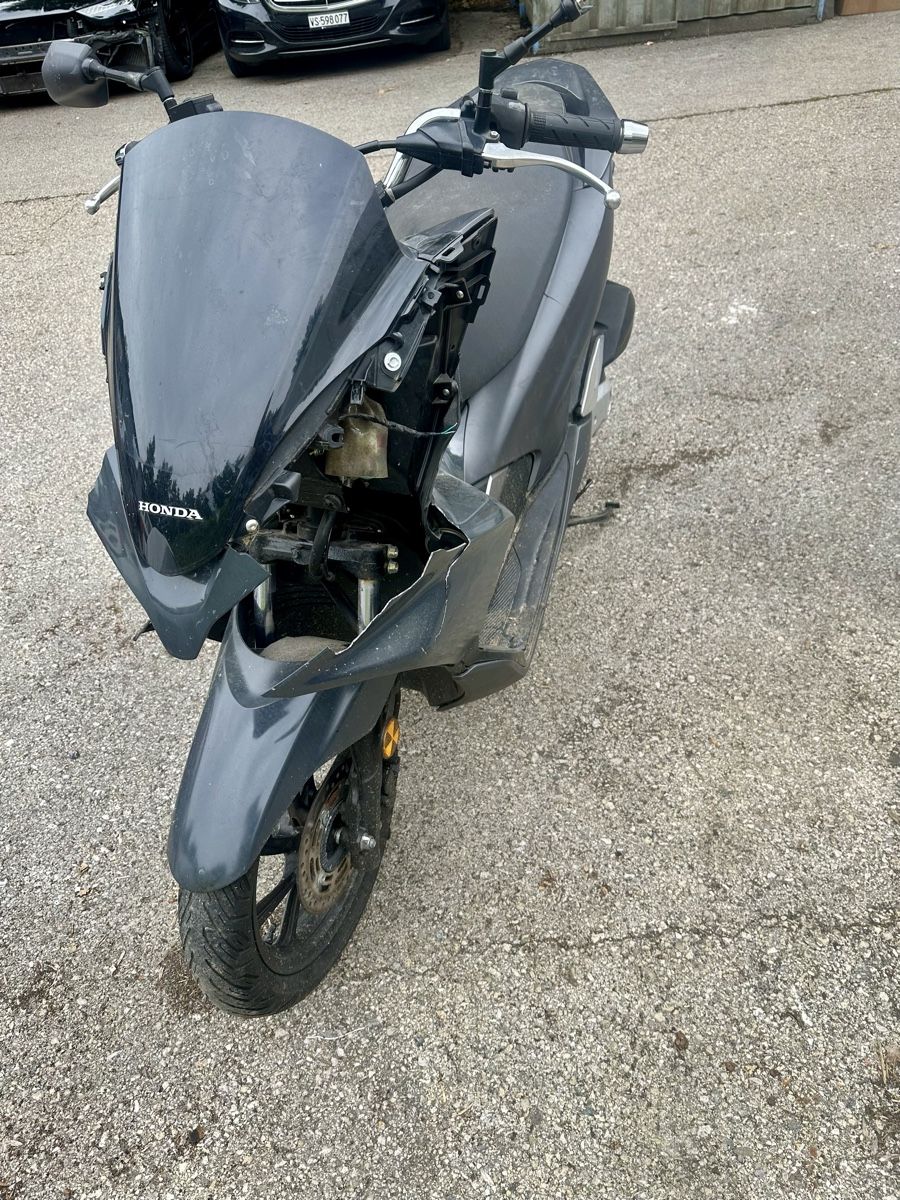 Honda Scooter: Honda Pcx 125 – Difettoso da Lausanne venduto da ari_67hs 1
