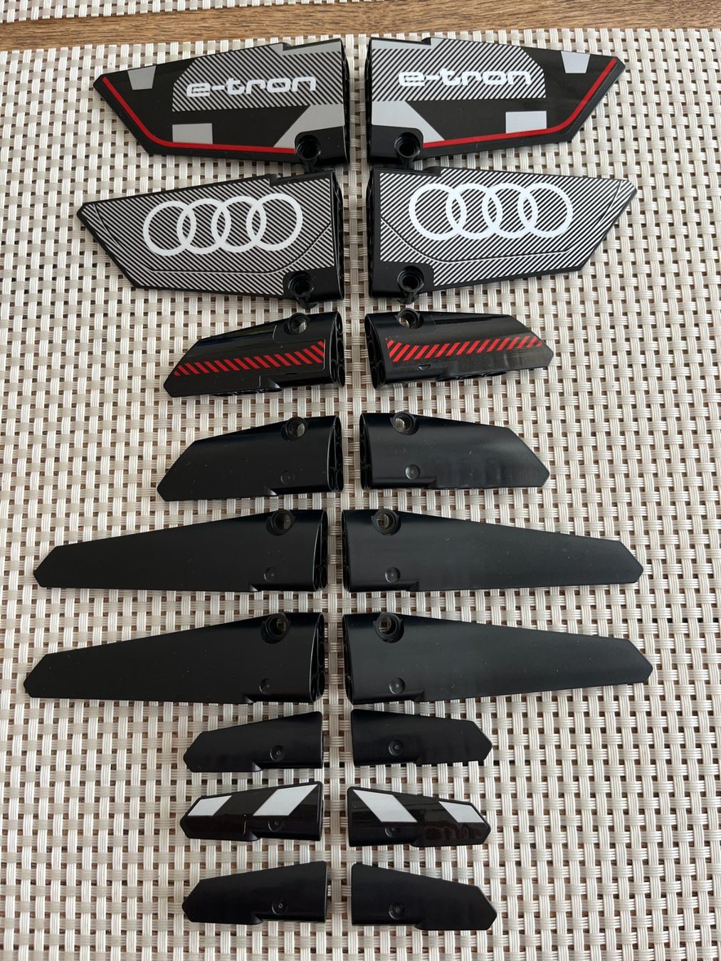 Lego Giocattoli: Lego Technik schwarze Spoiler Verschalung Panele 42160 – Usato da Buochs venduto da Techtelmechtel