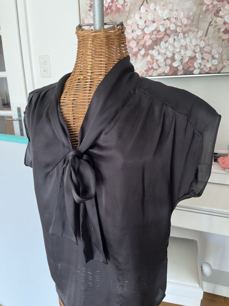 H&M Blusen: Bluse mit Schleife, H&M, 36 – Gebraucht aus Solothurn von Bobesch08 1