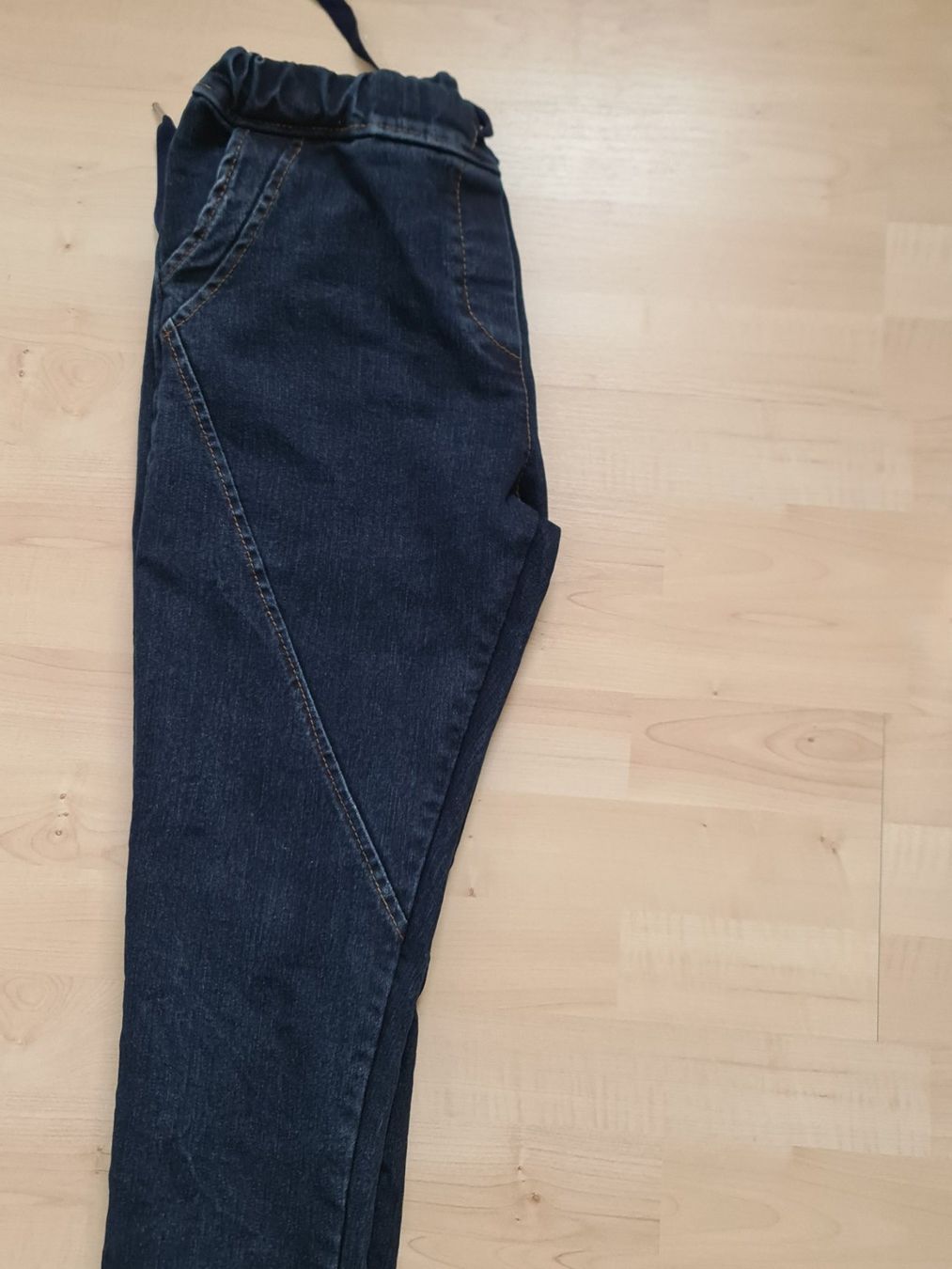 Jeans: Coole blaue Jeans mit elastischen Bund, Versand auch möglich – Gebraucht aus Neuenhof von summer_25 2
