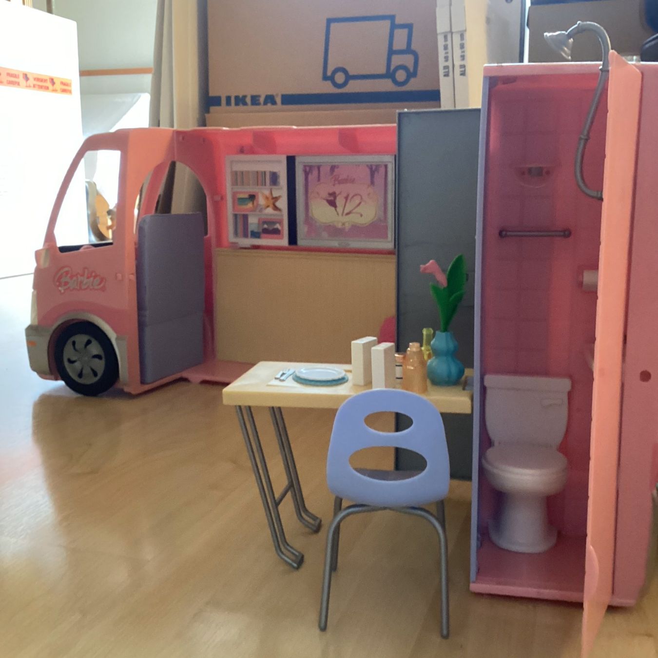 Spielzeuge: Grosser Barbie Camper Bus Pink – Gebraucht aus Zürich von  3