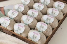 750 g Wolle, khakiweiß