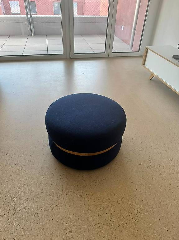 Sgabelli: Runder Pouf / Hocker, dunkelblau mit Holzring – Usato da Möhlin venduto da Jack4313 1