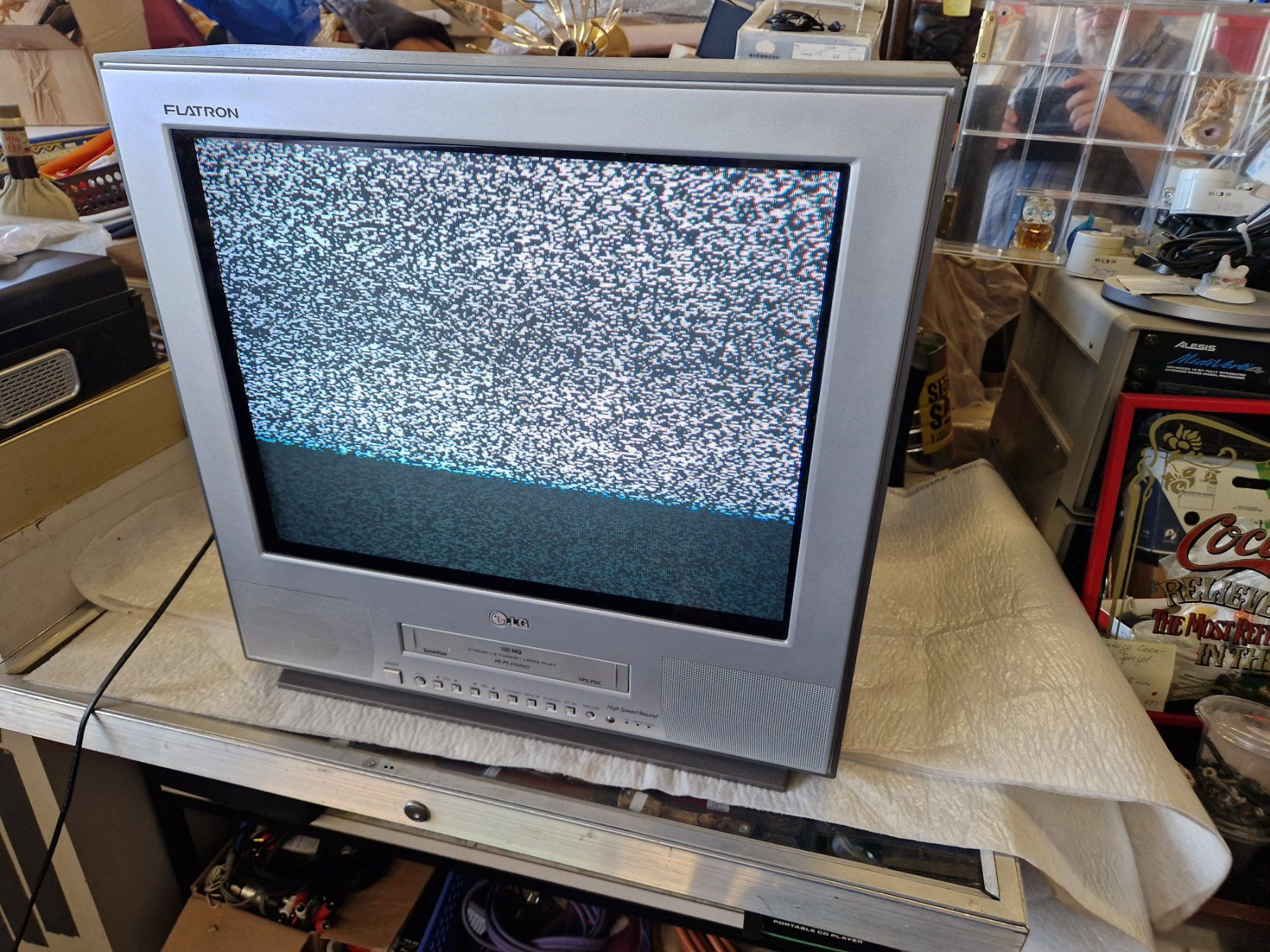Televisori: Flatron Röhrentv mit integriertem Video Recorder LG – Usato da Wädenswil venduto da tome70 4