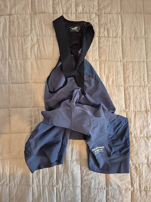 Pas Normal Studios Hosen: Pas Normal Studios Men's Escapism Bibs Classic Blue S – Gebraucht aus Zürich von kamillo3000 3