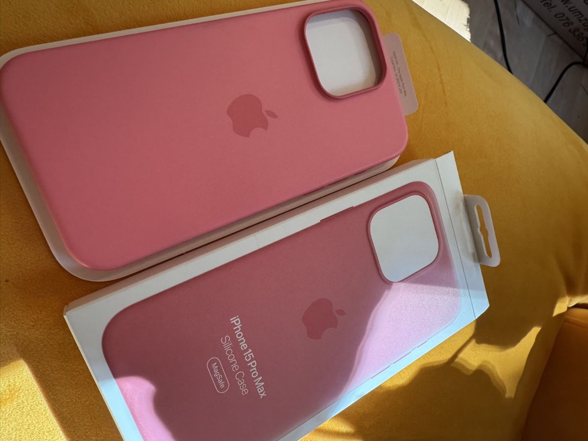 Apple Coques & Protection écran: iPhone 15 Pro Max Silicon Case – D'occasion à Winterthur par julia.hofer