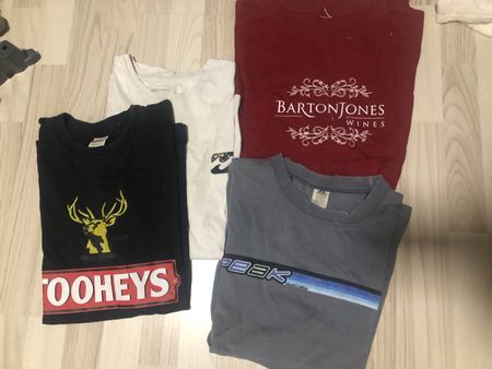 4 Herren T-Shirts Grösse M