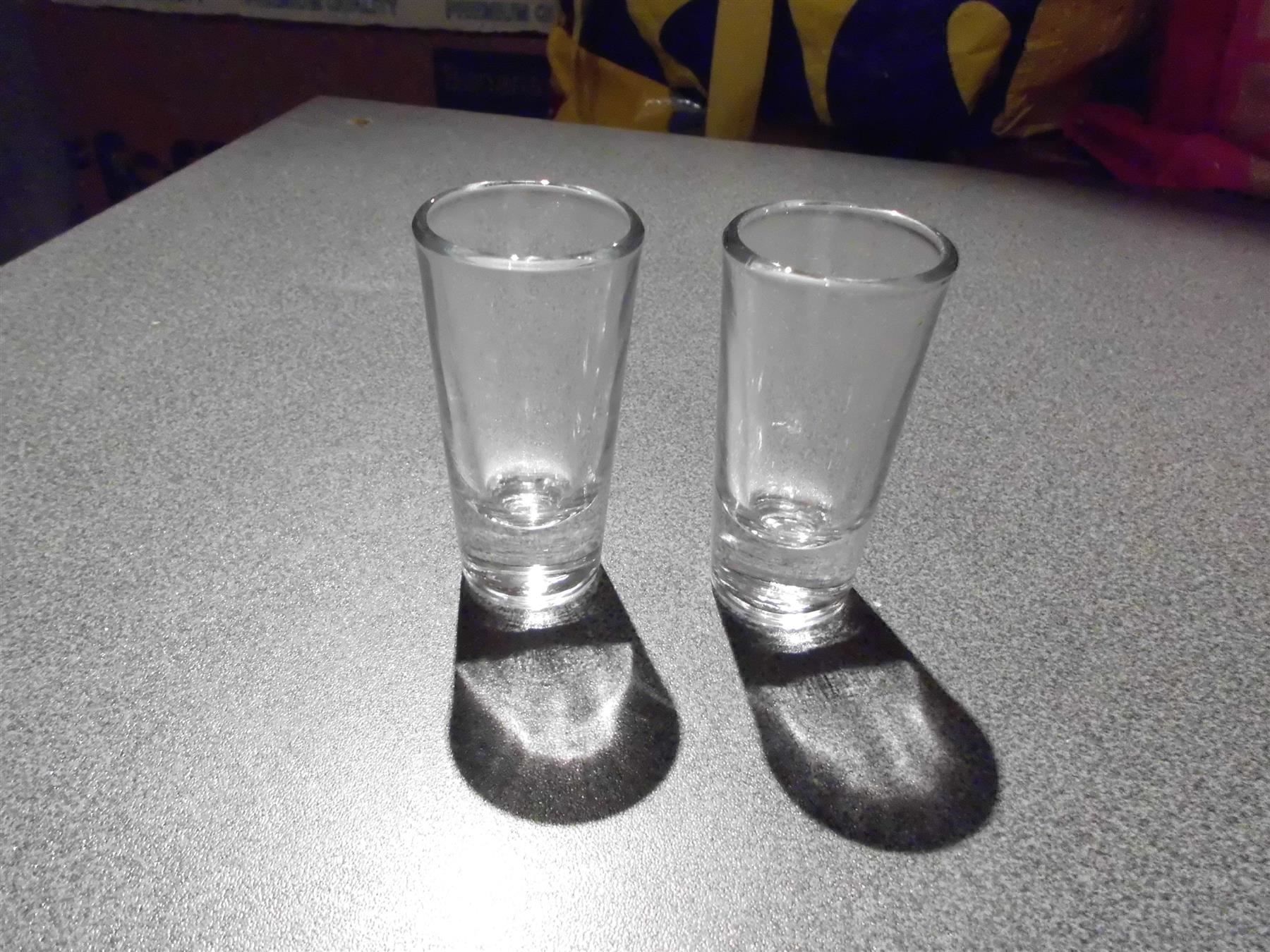 Gläser: Schnapsglas 2 Stück, dicker Boden – Gebraucht aus Zürich von abraxas1291