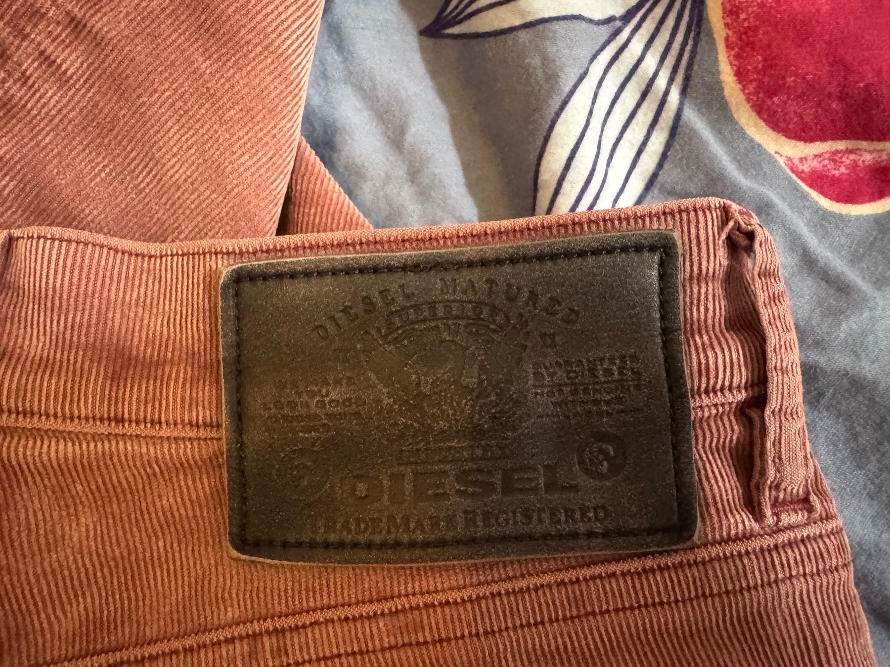 Diesel Pantaloni: Diesel flared velour pants 25 – Usato da Lumino venduto da mar_9pn2 3