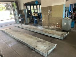Autolift gebraucht, funktionsfähig. Leichter Ölverlust