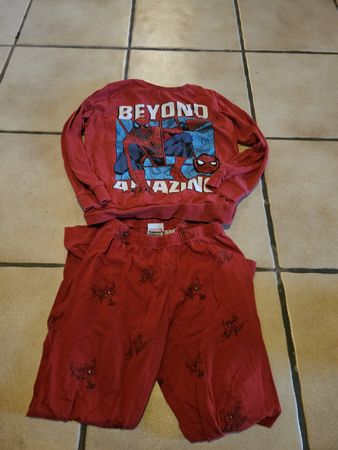 3 Pjama Sets & Barca Trainerhose Gr. 122-128