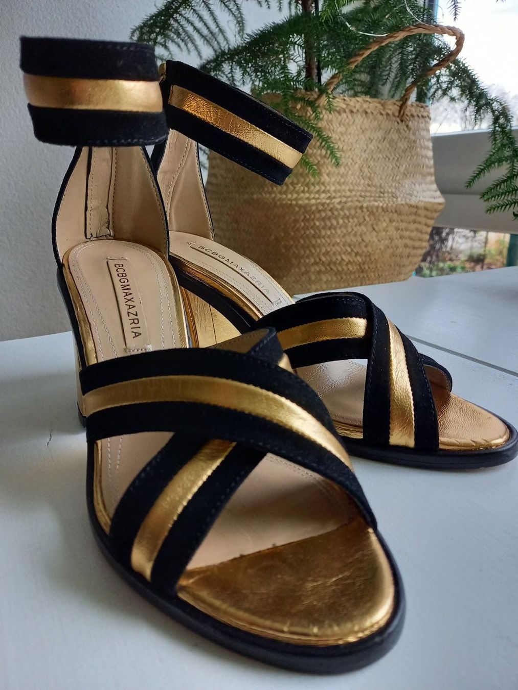 Scarpe da donna: Stilettos BCBGMAXAZRIA schwarz/gold – Usato da Volketswil venduto da ronbons