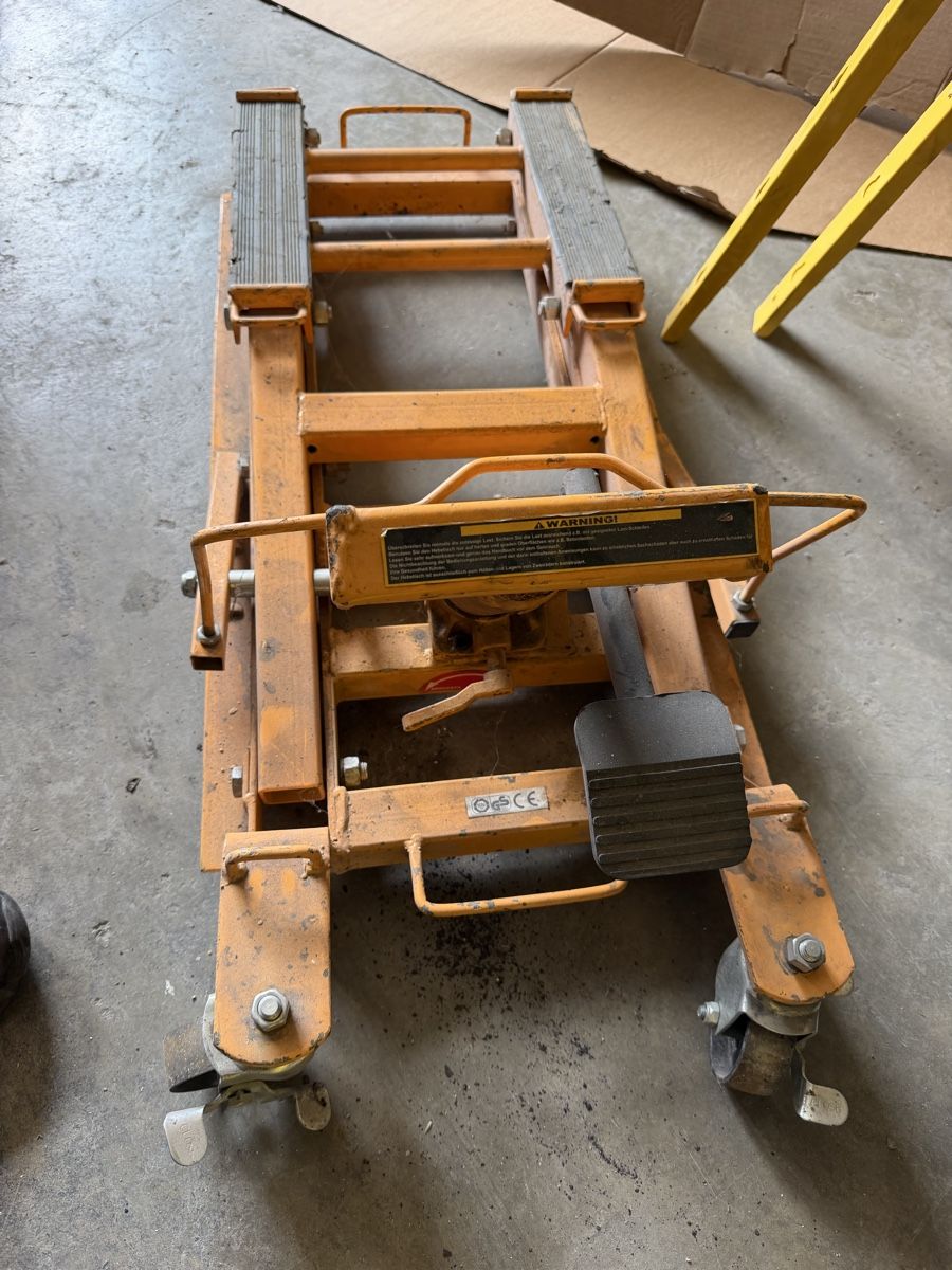 Carrelli elevatori e a forche: Cric hydraulique de moto 680 kg – Usato da Monthey venduto da vos_9cff 1