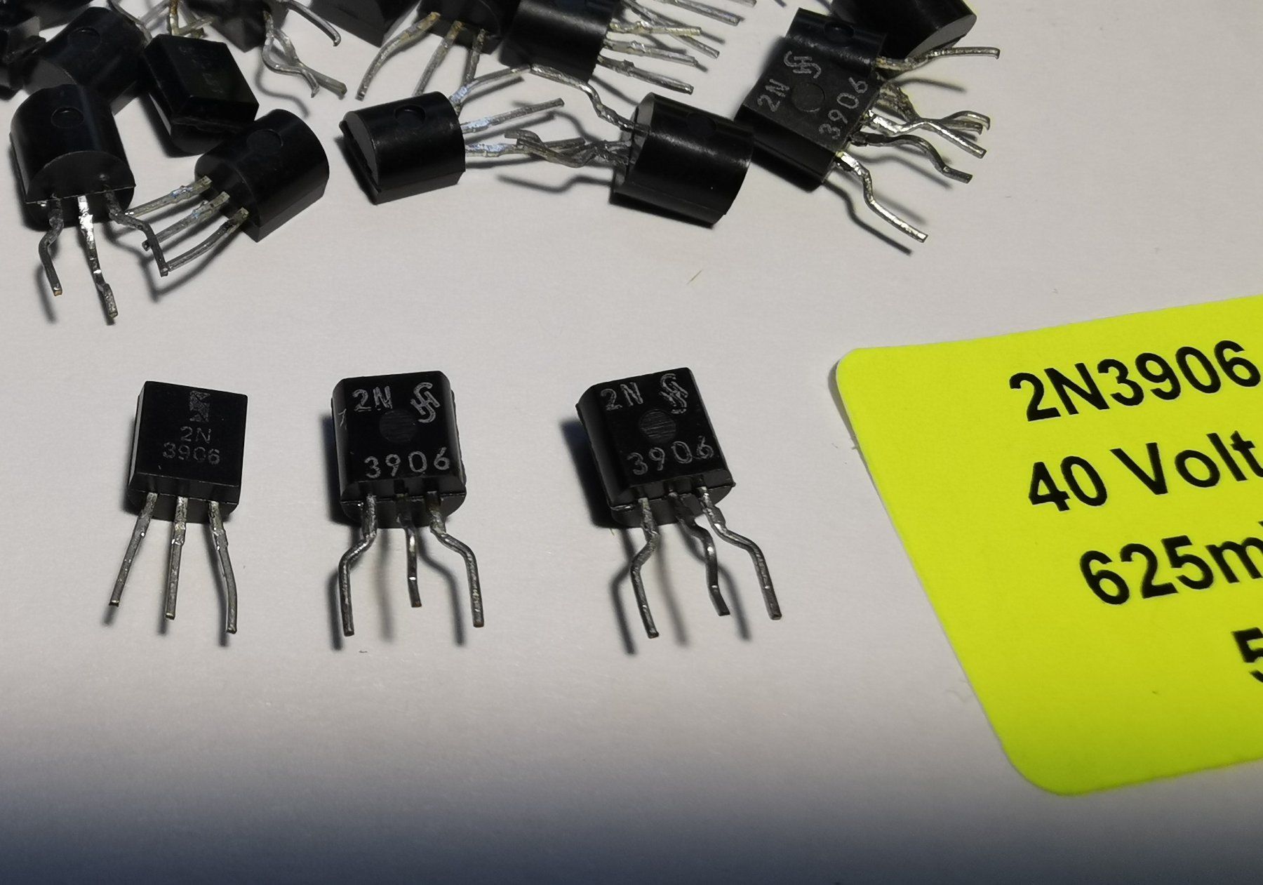 Siemens Componenti elettronici: 2N3906 PNP Transistor Siemens - 50 Stück – Nuovo (secondo la descrizione) da Bremgarten b. Bern venduto da Vittorio0 1