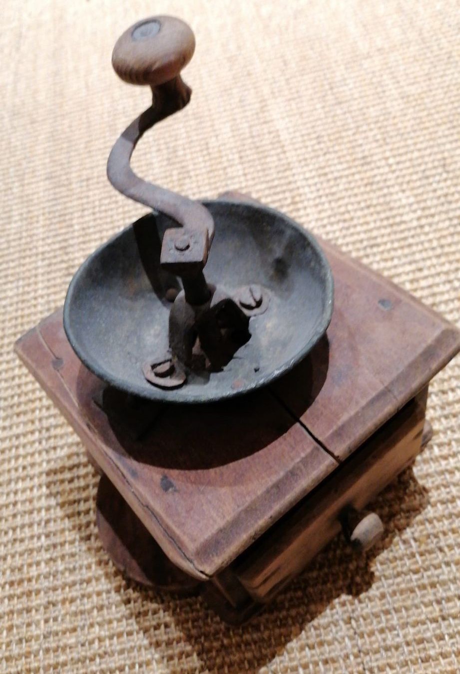 Tutte le decorazioni: antike Kaffeemühle/Dekoration – Usato da Grächen venduto da Hel7890