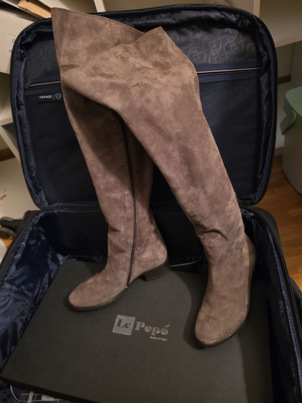 Scarpe da donna: Cuissardes  – Nuovo e nell'imballaggio originale da La Croix-de-Rozon venduto da edw_v85s