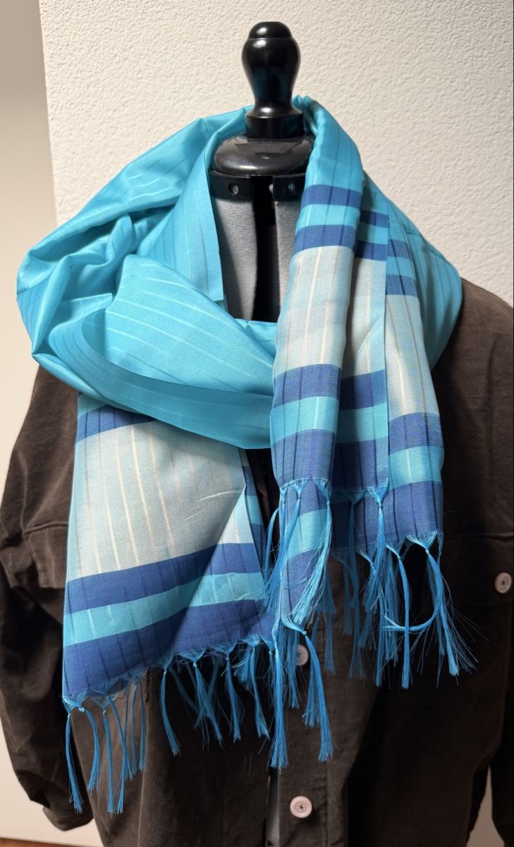 Foulards, Tücher & Schals: Schal, gestreift blau-tuerkis mit Fransen, Neu – Neu und originalverpackt aus Wettswil von Elsol