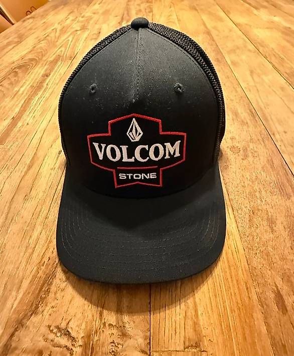 Volcom Copricapi, berretti & cappellini: Volcom Flexfit Cap - schwarz - Neu - Grösse L/XL – Usato da Brittnau venduto da andyk73
