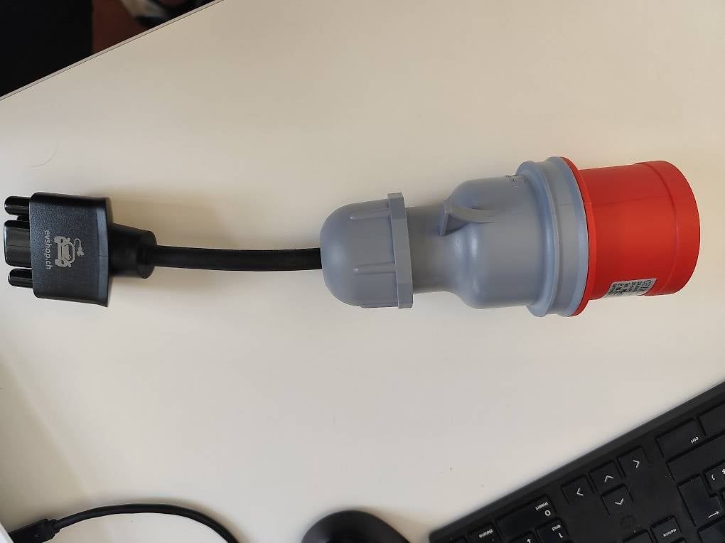 Laufwerke & Adapter: Ich vekaufe adapter für Tesla 16A – Gebraucht aus Losone von ale_8z72 1