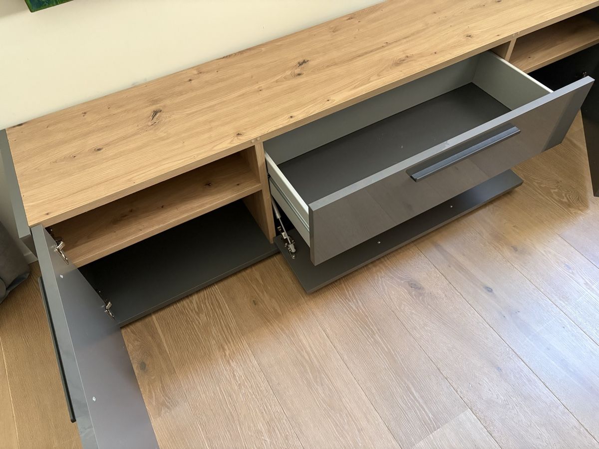 Pfister TV Möbel: PfisterLowboard Eiche &  MDF in grau  – Gebraucht aus Rifferswil von Skywin01 3