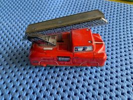 Alte Feuerwehrwagen mit Federn Camion pompier