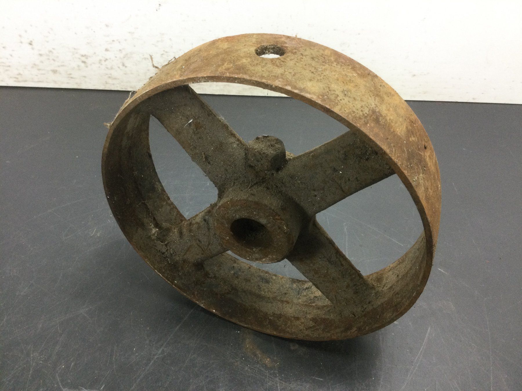 Outils anciens: Gebrauchte kleine Riemenscheibe Transmission – D'occasion à Wangen SZ par kuriosum12 1