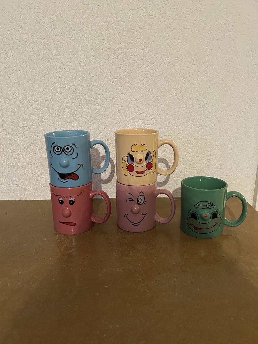 Tassen: 5 Mugs – Gebraucht aus Montsevelier von Batson