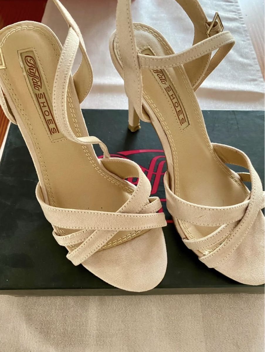 Buffalo Scarpe da donna: Buffalo Sandale beige – Nuovo (secondo la descrizione) da St. Margrethen SG venduto da lar_8z5g
