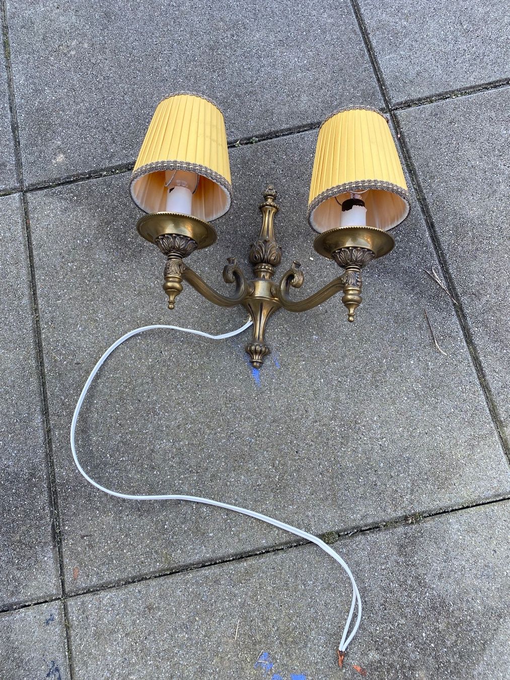 Lampen: Alte Wandlampe Messing (zweiarmig) – Gebraucht aus Golaten von