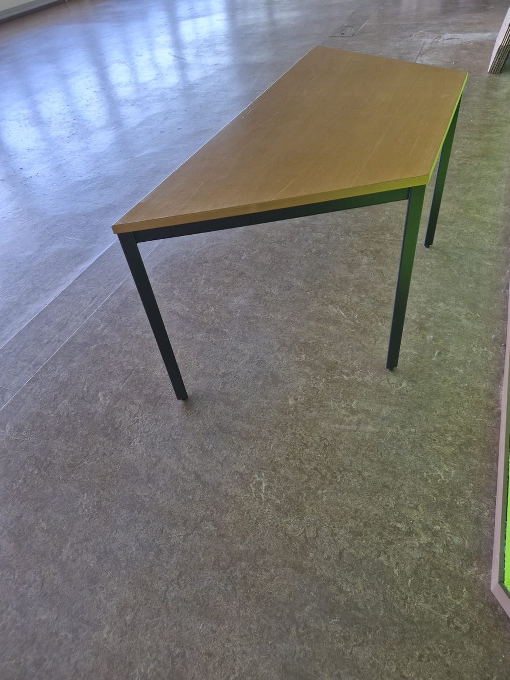 Tables: Tisch eckig zu verkaufen – D'occasion à Wangenried par Nici_09