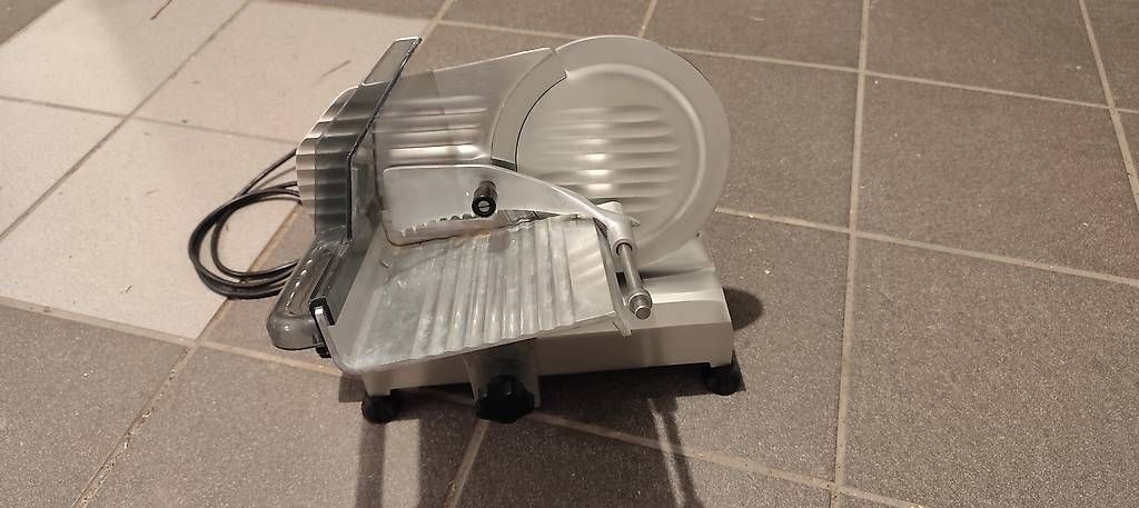 Fust Elettrodomestici da cucina: Aufschnittmaschine – Usato da Marbach LU venduto da PILA