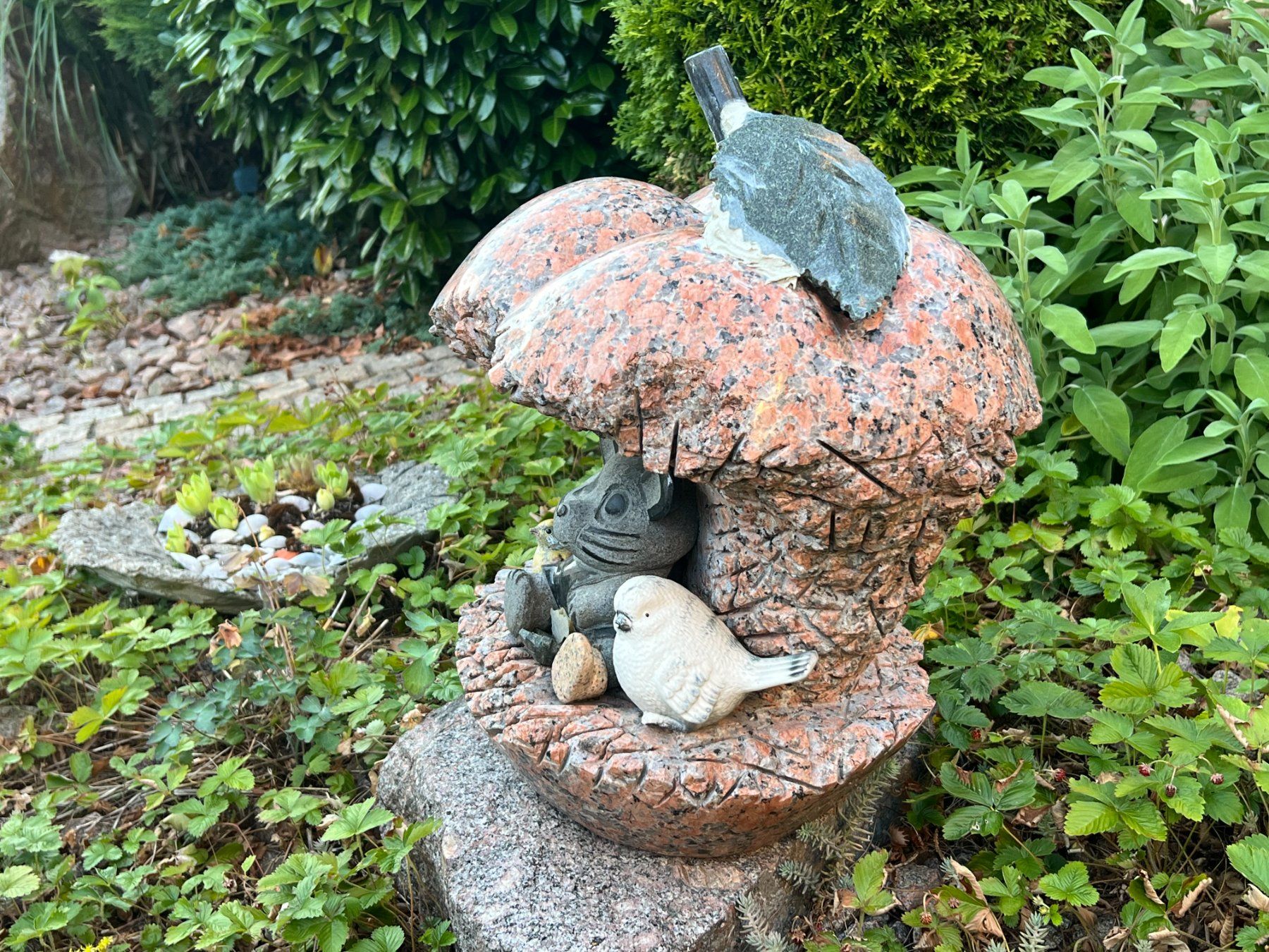 Figuren: Gartenfigur Apfelform Marmor Granit – Gebraucht aus Wettingen von pozza01 3