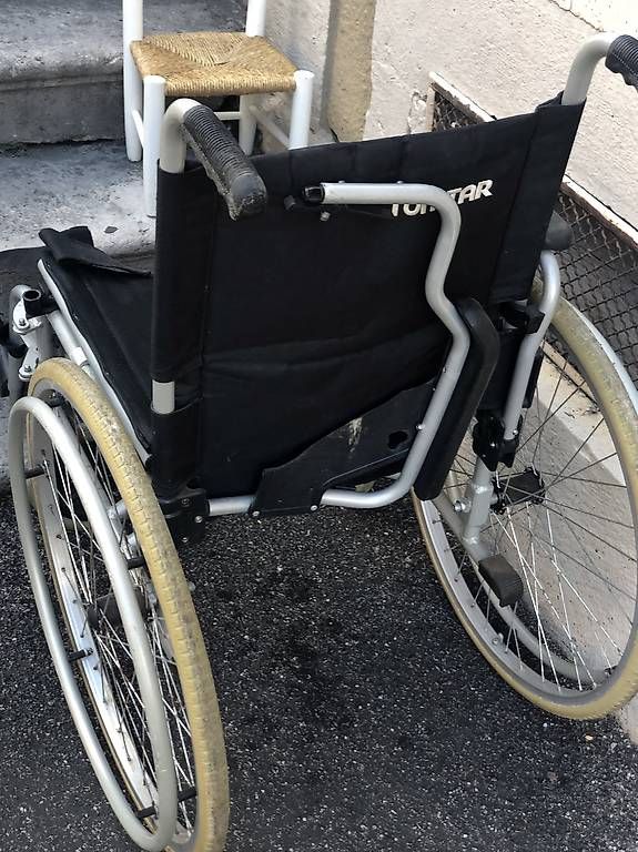 Sedie a rotelle: Fauteuil roulant fonctionnel – Usato da La Chaux-de-Fonds venduto da reg_yw68 1
