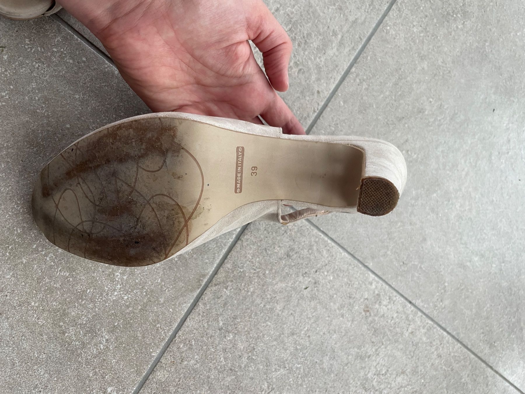 Scarpe da donna: Scarpa con tacco 39 pelle – Usato da murten venduto da Ester09 4