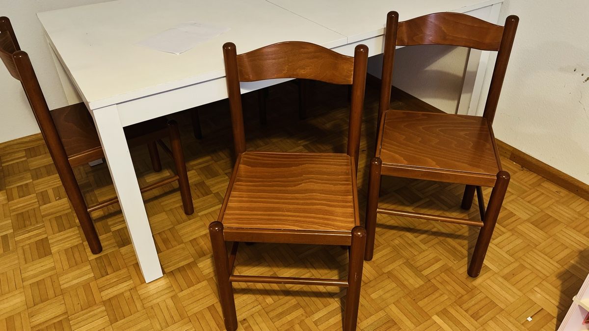 Ikea Set de table et chaises: Ikea BJURSTA tisch und 5 Stuhle zusammen oder separat – D'occasion à Basel par Nikitan 1