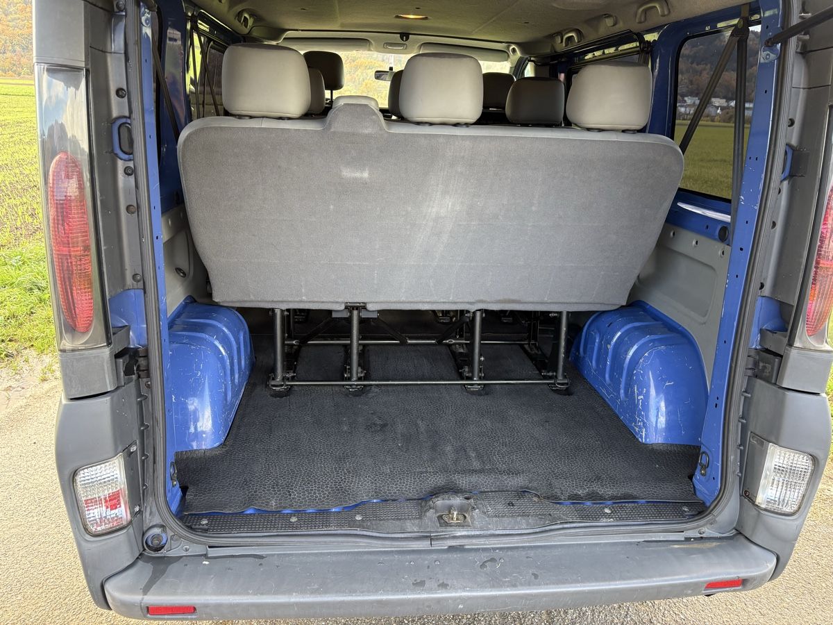 Opel Automobili: Opel Vivaro 9 Plätzer AUTOMAT – Usato da Zürich venduto da Jes_4 5