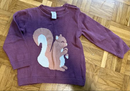 H&M Strickpullover Gr. 92 - Lila mit Eichhörnchen Motiv🐿️