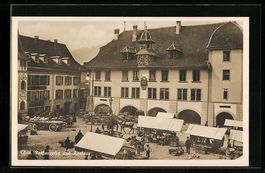 Thun, Rathausplatz und Rathaus mit Markt