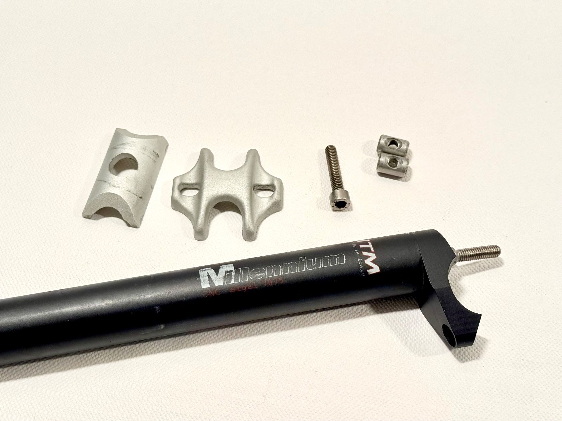Pezzi di ricambio: ITM MILLENIUM CNC Sattelstütze 27.2mm 2607 – Usato da Luzern venduto da bikeandbeltcom 2