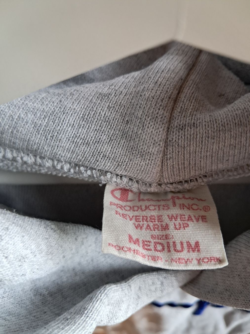 Champion Maglioni & Felpe: Champion Hoodie, Grau, Gr. M – Usato da Rüedisbach venduto da Wuethis-Fb1212 1