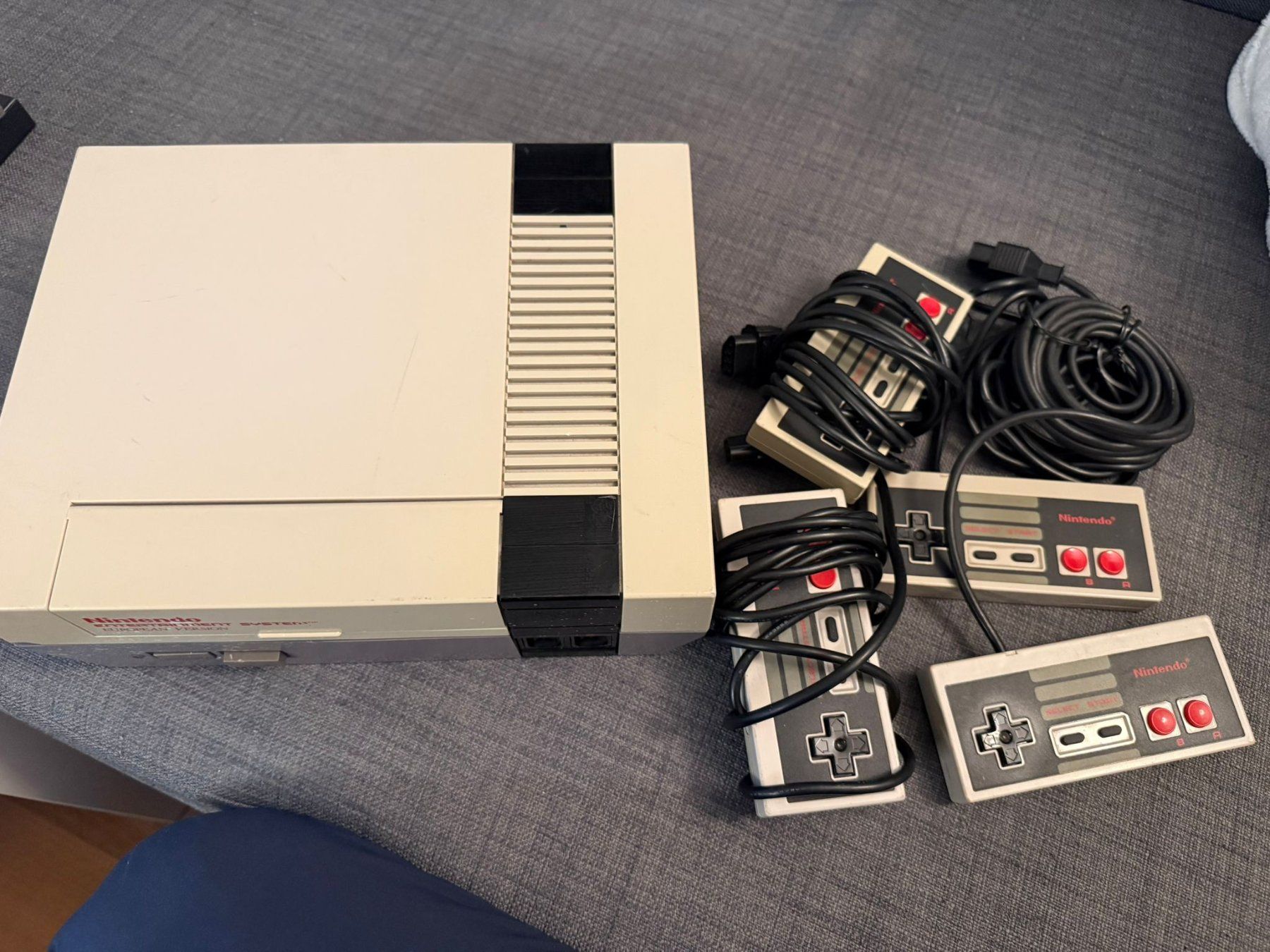 Nintendo Console: Nintendo NES inkl. Kontroller und Spielen – Usato da Zweisimmen venduto da Mousie