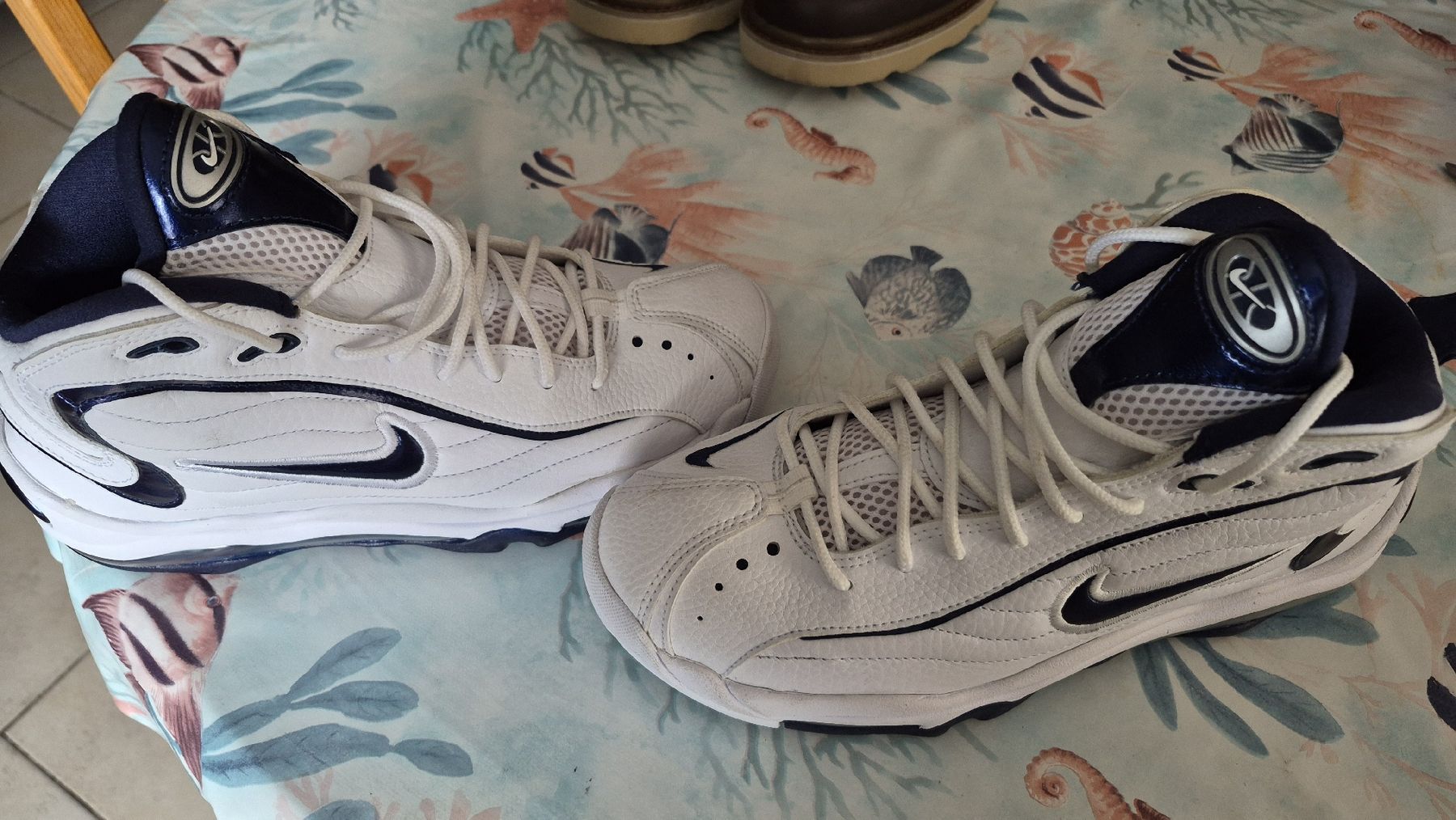 Nike Chaussures hommes: Baskets Nike air total midnight taille 41 – D'occasion à Massonnens par Switzerlandtruck23 3