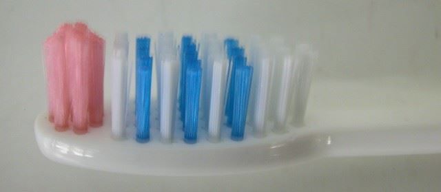Cura dei denti: Zahnbürsten weiss, 12 Stück – Nuovo e nell'imballaggio originale da Kottwil venduto da Crazyrolf 2
