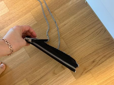 Tasche schwarz mit Nieten und Kette guter Zustand